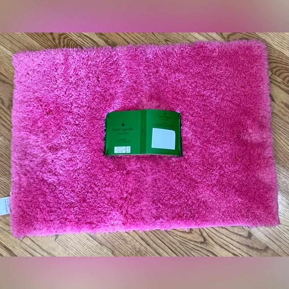 NWT Kate Spade 17x24 Bubblegum Pink Bath Rug